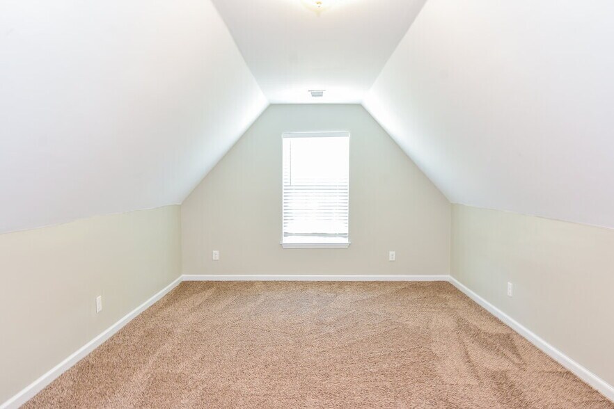Building Photo - 6667 Kentbrook Dr