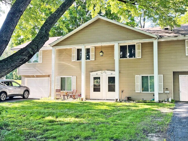 Primary Photo - Newly Redone 3 Bedroom Bungalow in Tonka B...