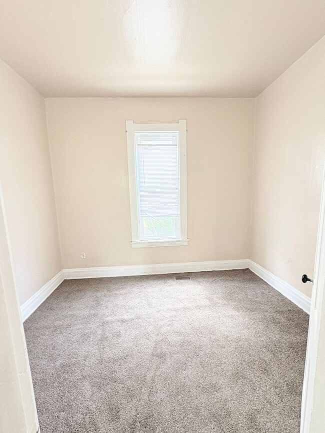 Building Photo - 837 Avondale Ave
