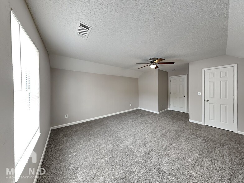 Building Photo - 2395 Raven Cir