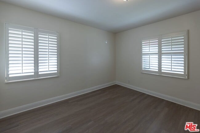 Building Photo - 4360 Kraft Ave