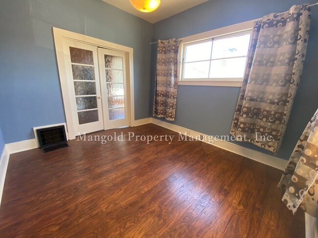 Building Photo - Beautiful Victorian Style 3-Bedroom Home C...