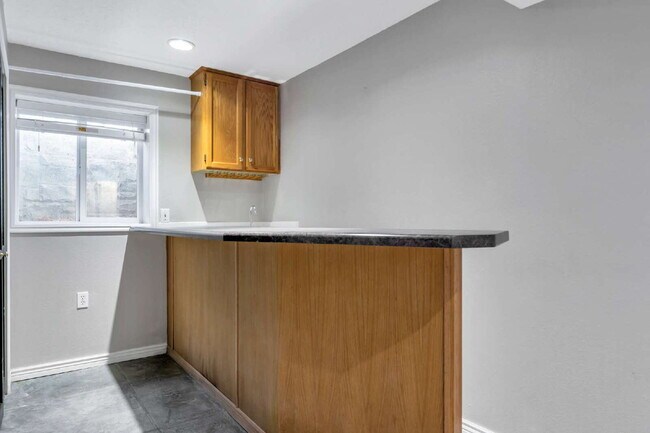 Building Photo - Charming 3-Bedroom Taylorsville Home with 3.5 Baths and Spacious Living