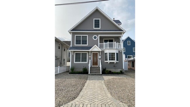 Building Photo - 209 5th Ave