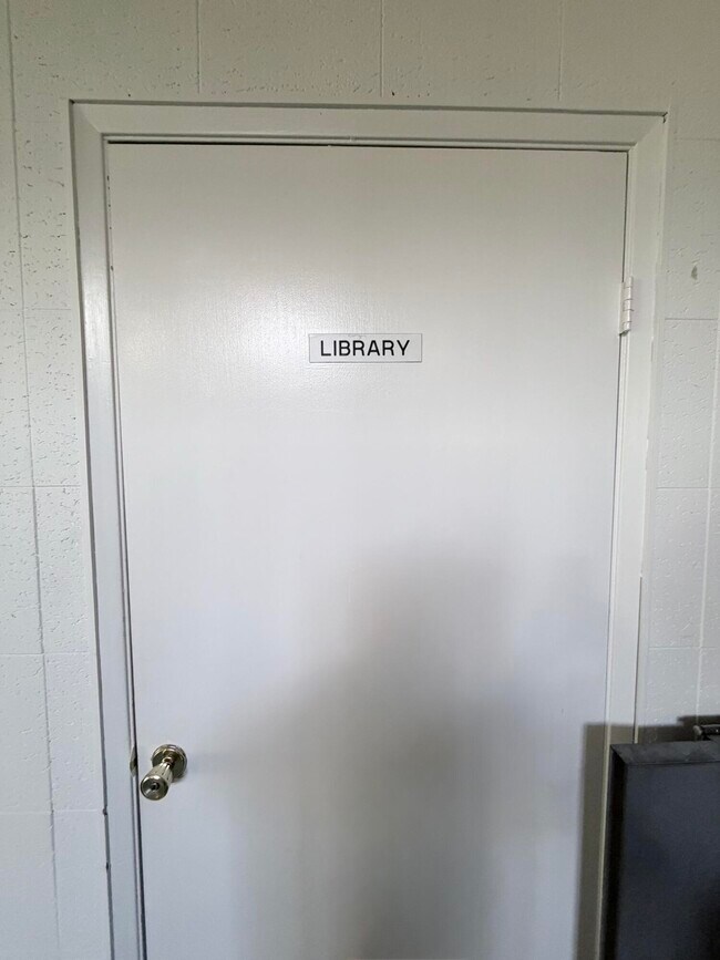 Building Photo - 1000 NE 14th Ave