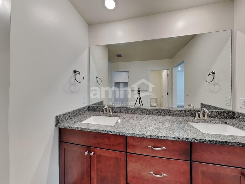 Building Photo - 2294 E Buckskin Way