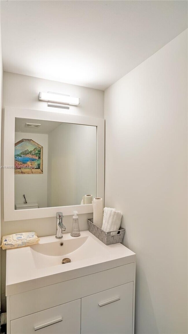 Building Photo - 2421 NE 10th St