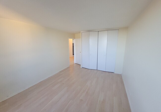 Building Photo - 5100 N Marine Dr