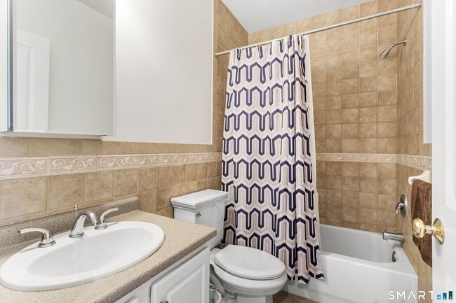 Building Photo - 17 Dolsen Pl