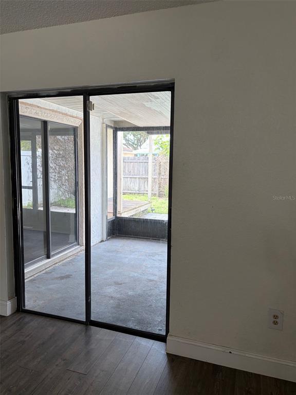 Building Photo - 1382 Hendren Dr