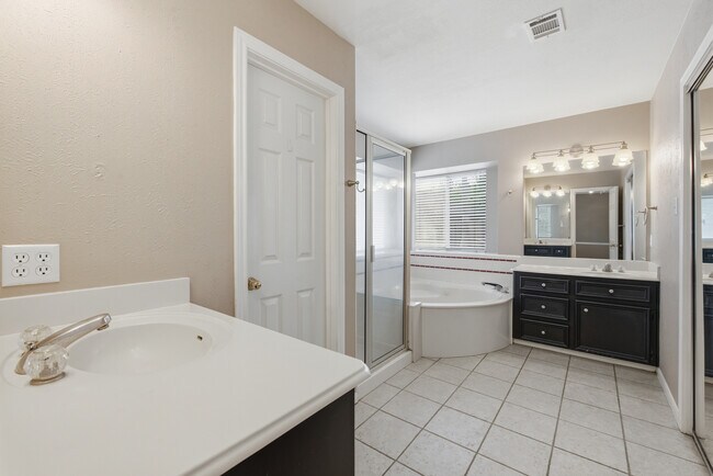 Building Photo - 905 Winged Foot Dr