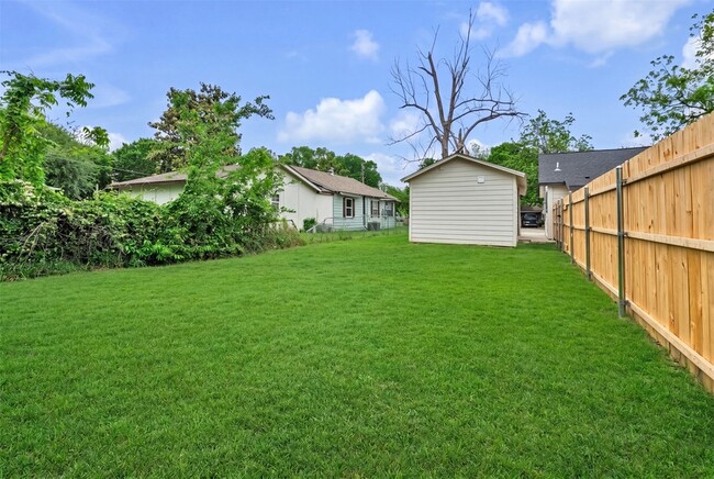 Building Photo - 601 Pearson Ave