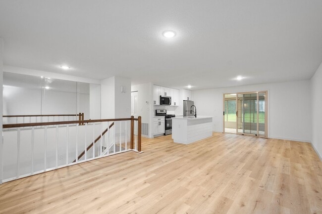 Building Photo - READY FOR MOVE IN! NEWLY RENOVATED 3 BEDRO...
