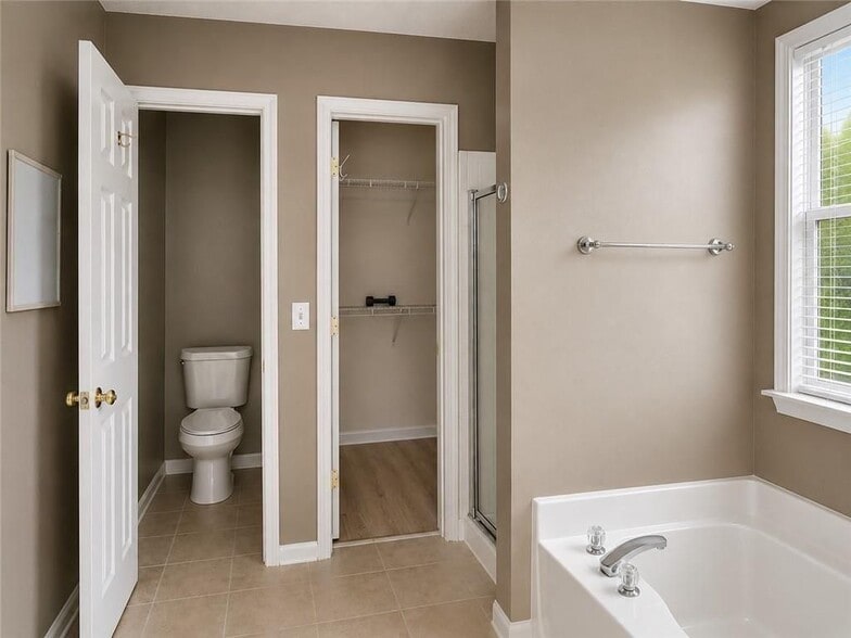 Building Photo - 355 Waddington Trail