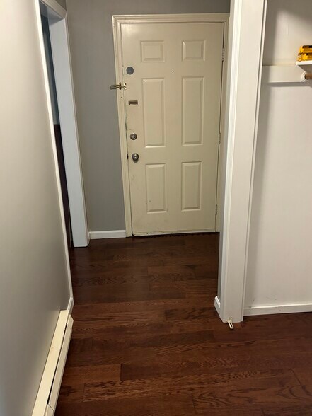 Building Photo - 1134 Hartford Tpke