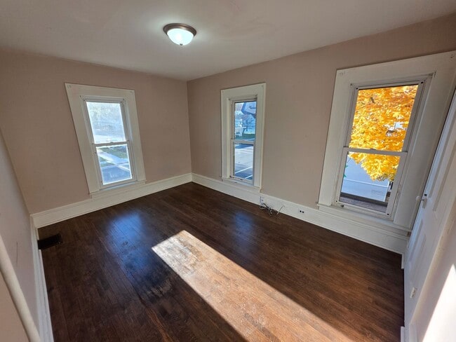 Building Photo - 523-525 Bay