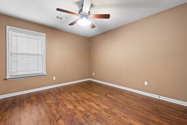 Building Photo - 2009 Ingleside Dr