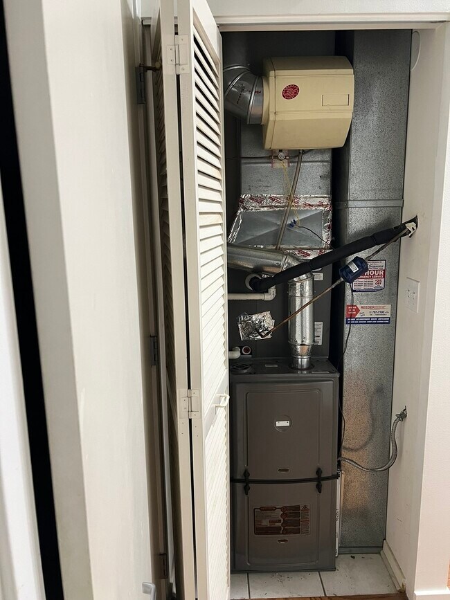 Building Photo - 1525 S Sangamon St