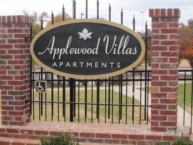 Primary Photo - Applewood Villas