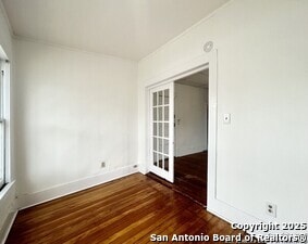 Building Photo - 827 Steves Ave