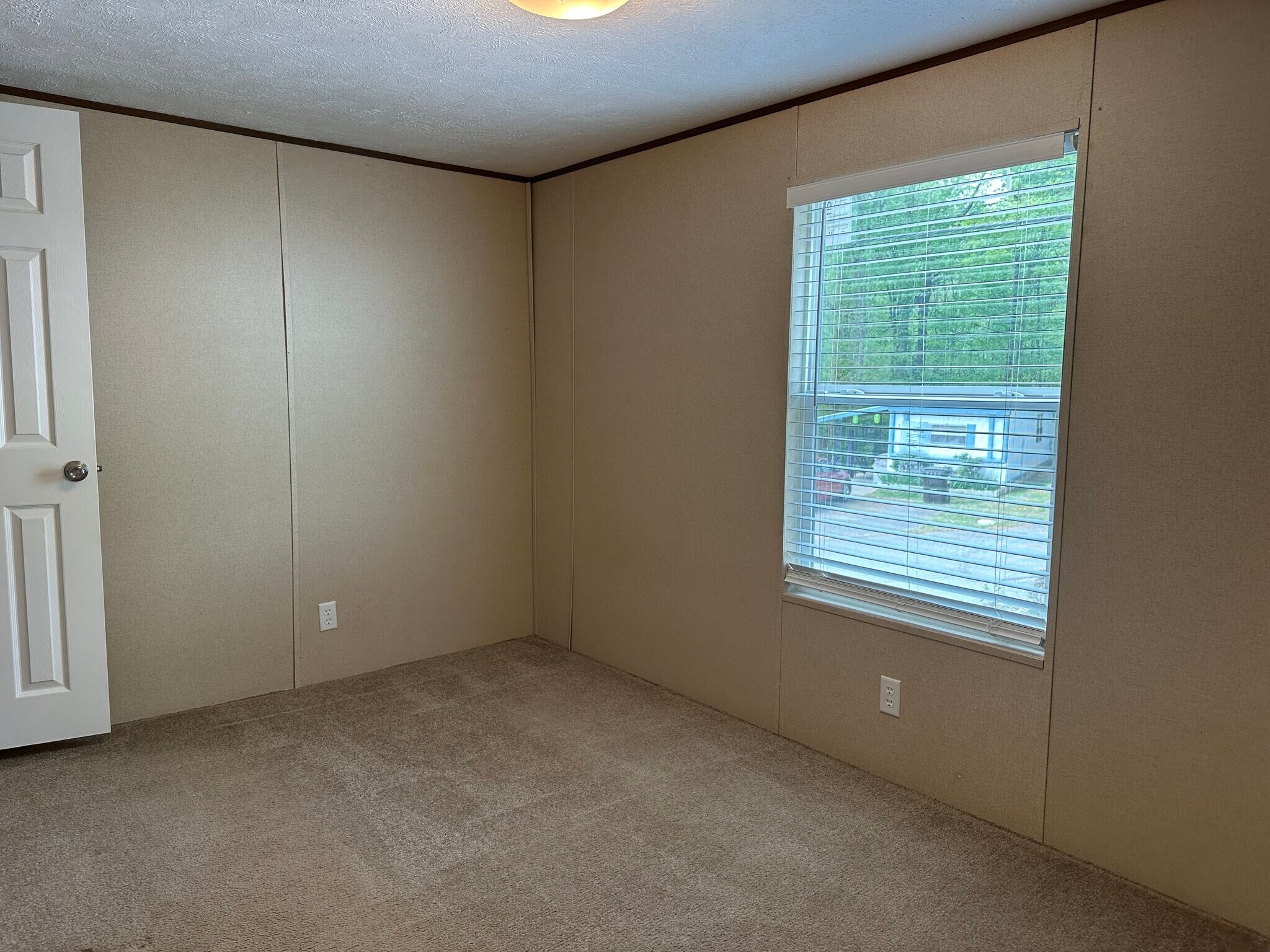 Building Photo - 833 Lovell Rd