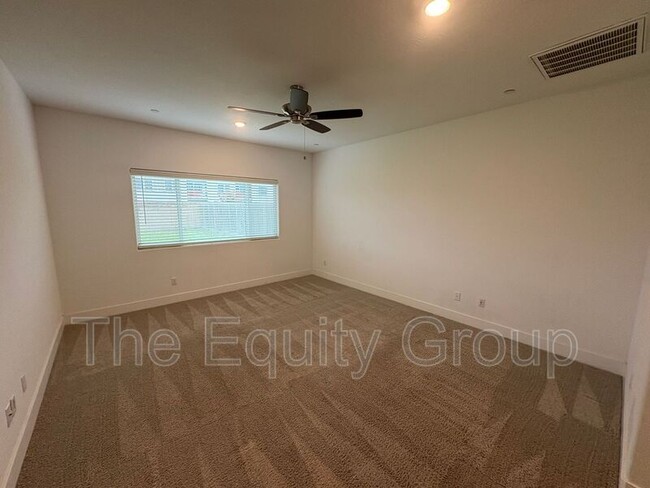 Building Photo - 217 E Tyler Ct