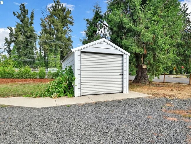 Building Photo - 2-Bedroom 1-Bathroom home in Springfield