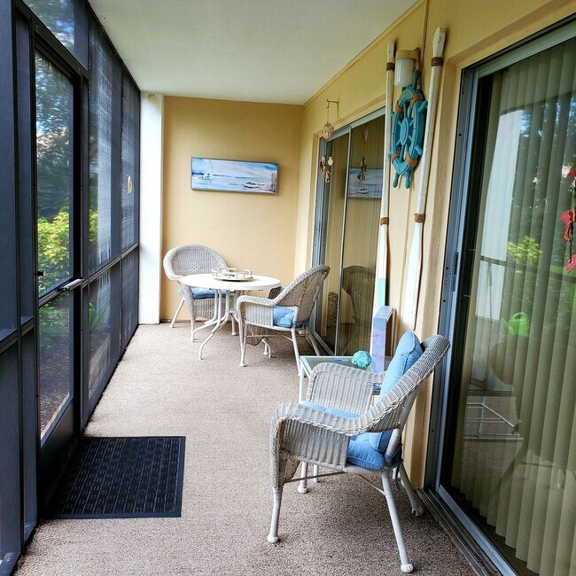 Building Photo - 2BR/2BA Ground Level Condo in Venice Ave C...