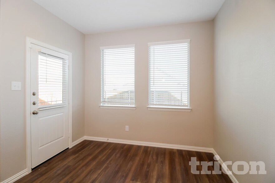 Building Photo - 780 Evergreen St