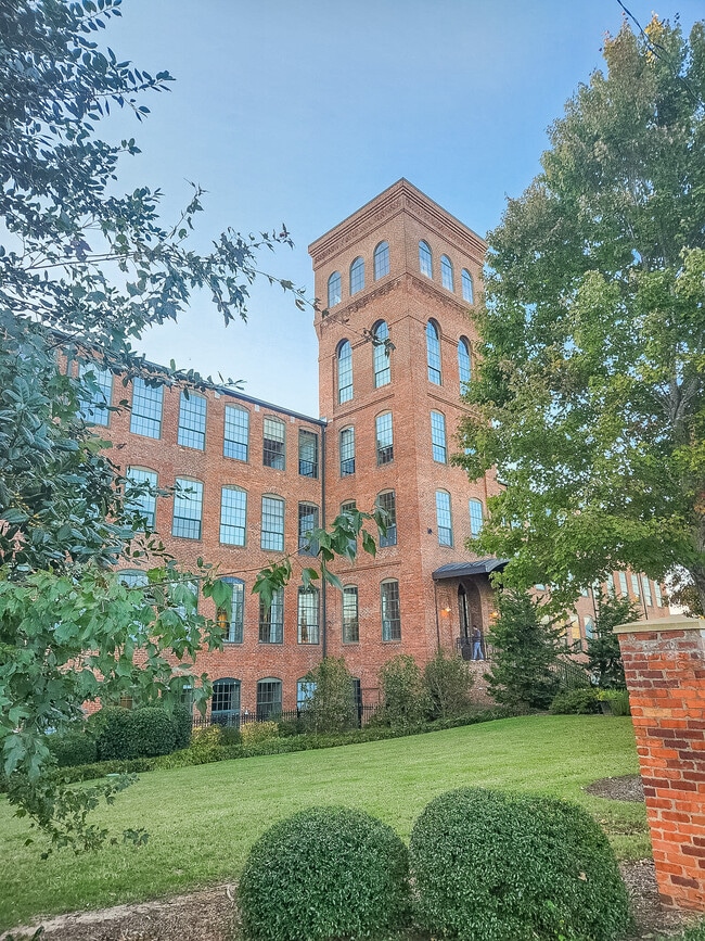 Building Photo - 400 Mills Ave