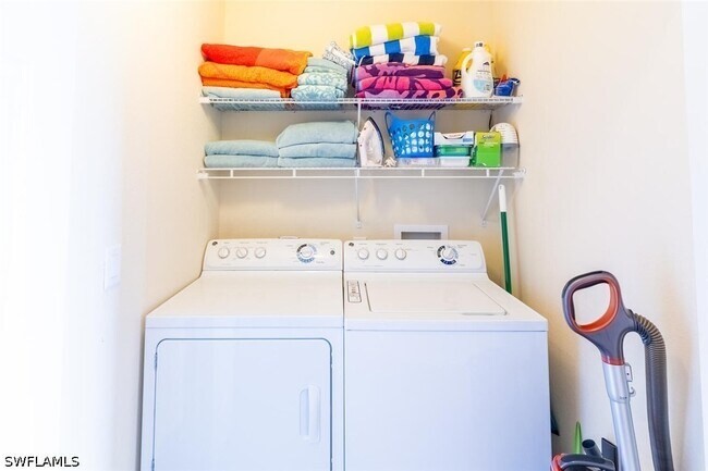 Building Photo - 9731 Acqua Ct