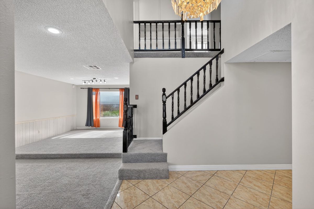 Building Photo - 389 Summer Creek Ct