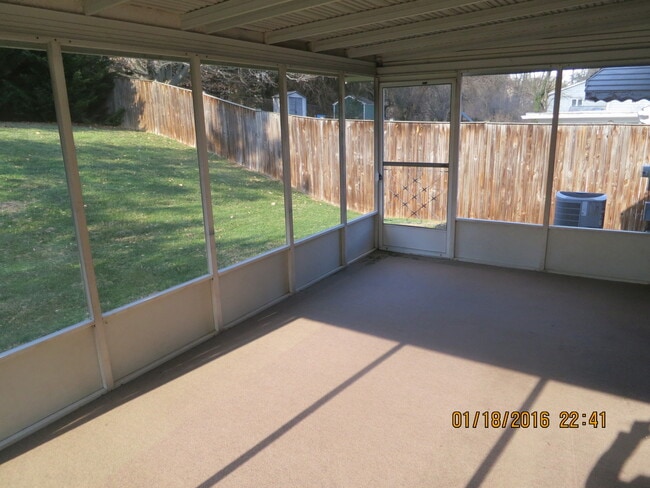Building Photo - 3br Bethesda Rental