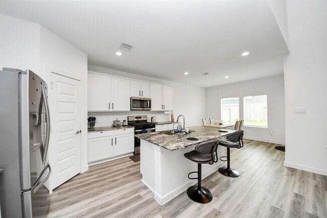 Building Photo - 31515 Avebury Lake Ln