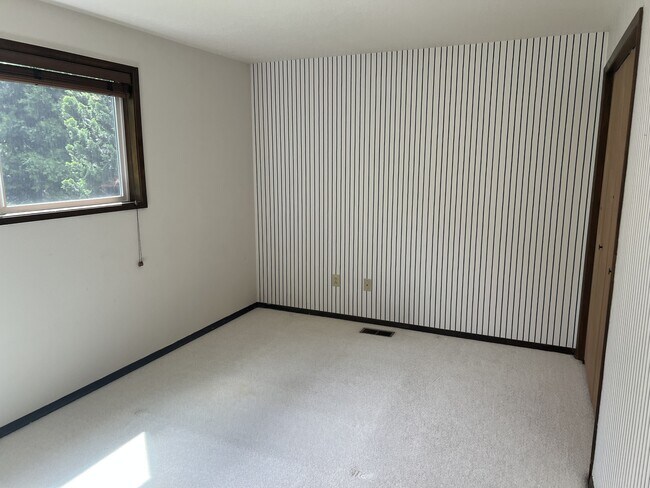 Building Photo - 11820 NW Marylee Ct
