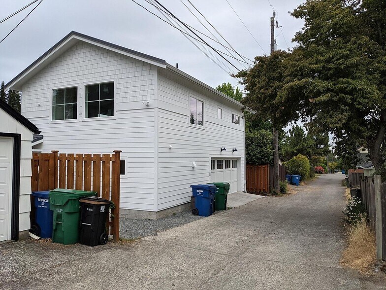 Alley, Parking spot, and 2 car garage - 3240 29th Ave W