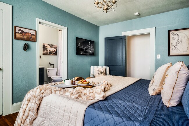 Building Photo - 713 Grandin Rd