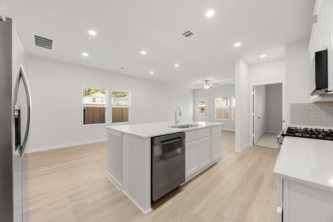 Building Photo - 302 Brazen Forest Trl