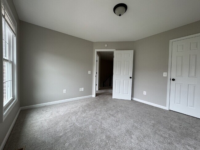 Building Photo - Your Exquisite Herndon Sanctuary Awaits