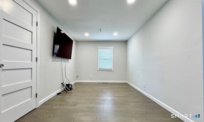 Building Photo - 12 Dunbar Rd