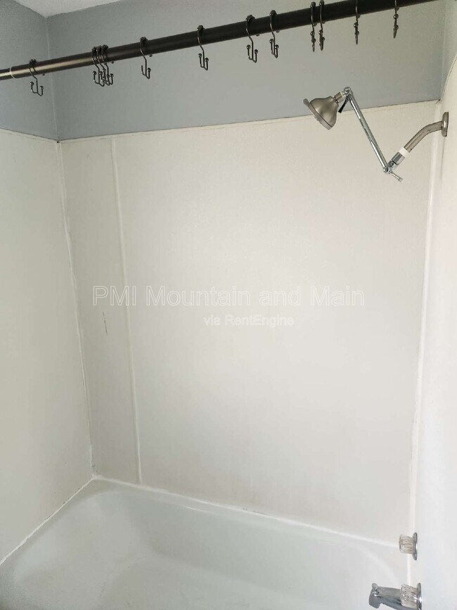 Building Photo - 16 Belvedere Rd