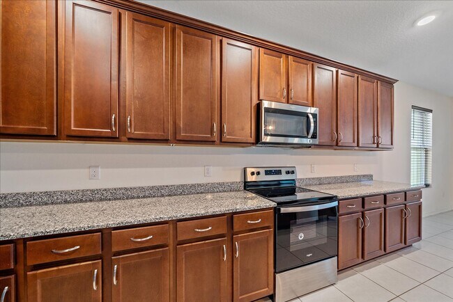 Building Photo - Annual 4 bed/2 bath Single Family Home
