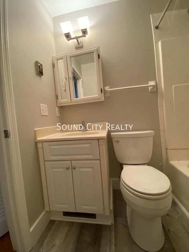 Building Photo - 3533 Albee Dr