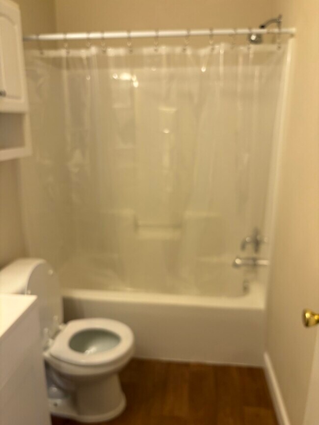 Building Photo - 162 W Hampton St