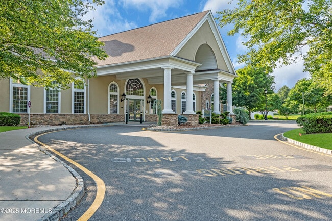 Building Photo - 8 Park Ridge Way