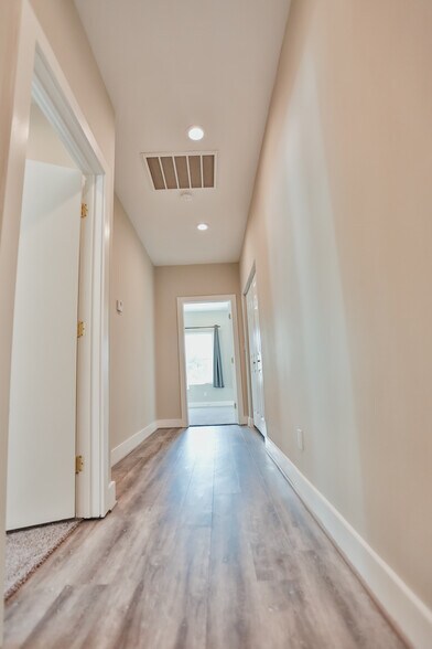 Building Photo - 3245 Dixie Dr