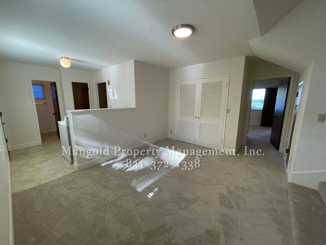 Building Photo - Beautiful 4-bed 2-bath Home with Cozy Fireplace, Front and Back Yards and Large Windows!