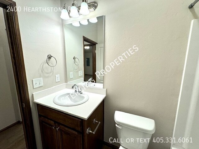 Building Photo - 2400 Hearthstone Rd