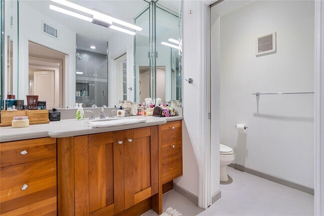 Building Photo - 166 Harbor Dr