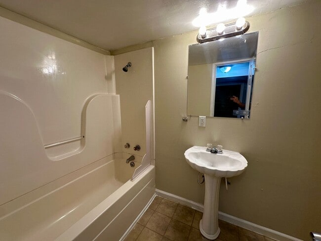 Building Photo - 10516 E 27th Terrace S